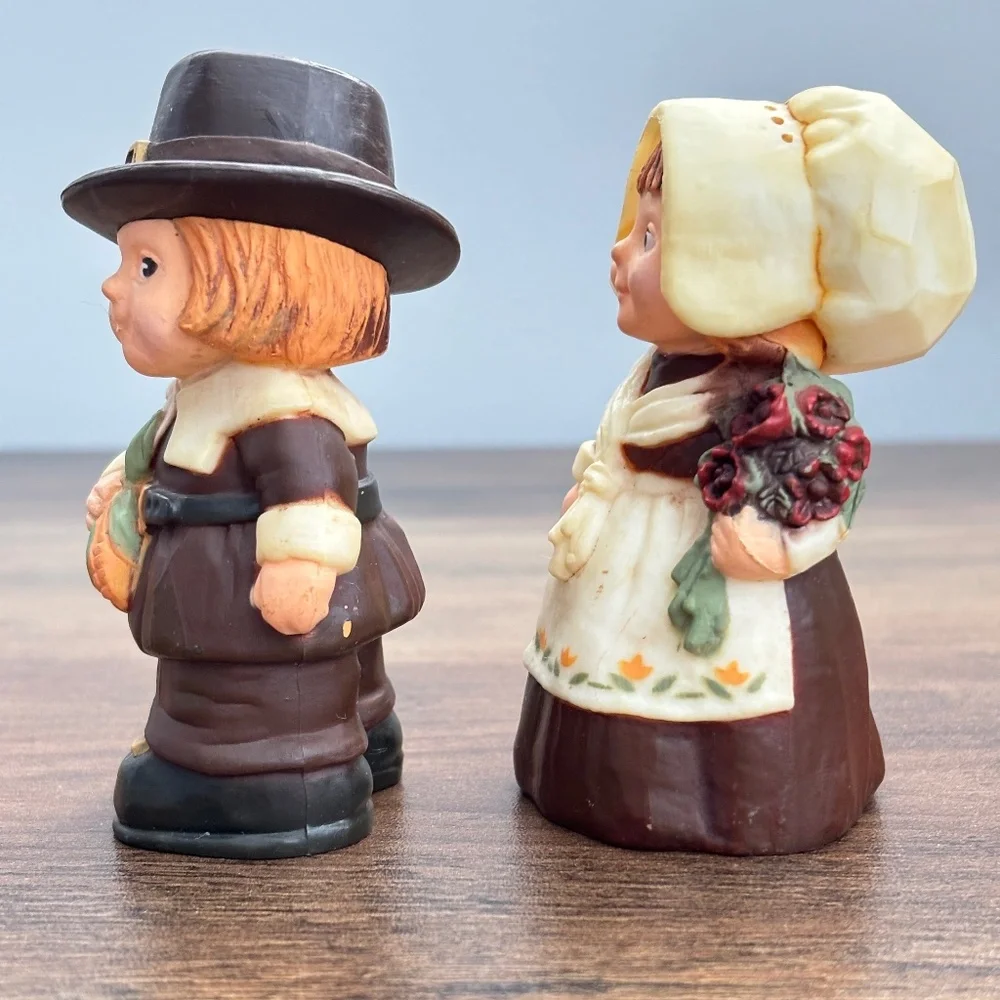 VINTAGE Hallmark Thanksgiving PILGRIM FIGURINES Boy Girl Salt Pepper Shakers Set